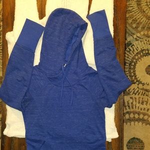 Avalanche long sleeve hoodie. Size S